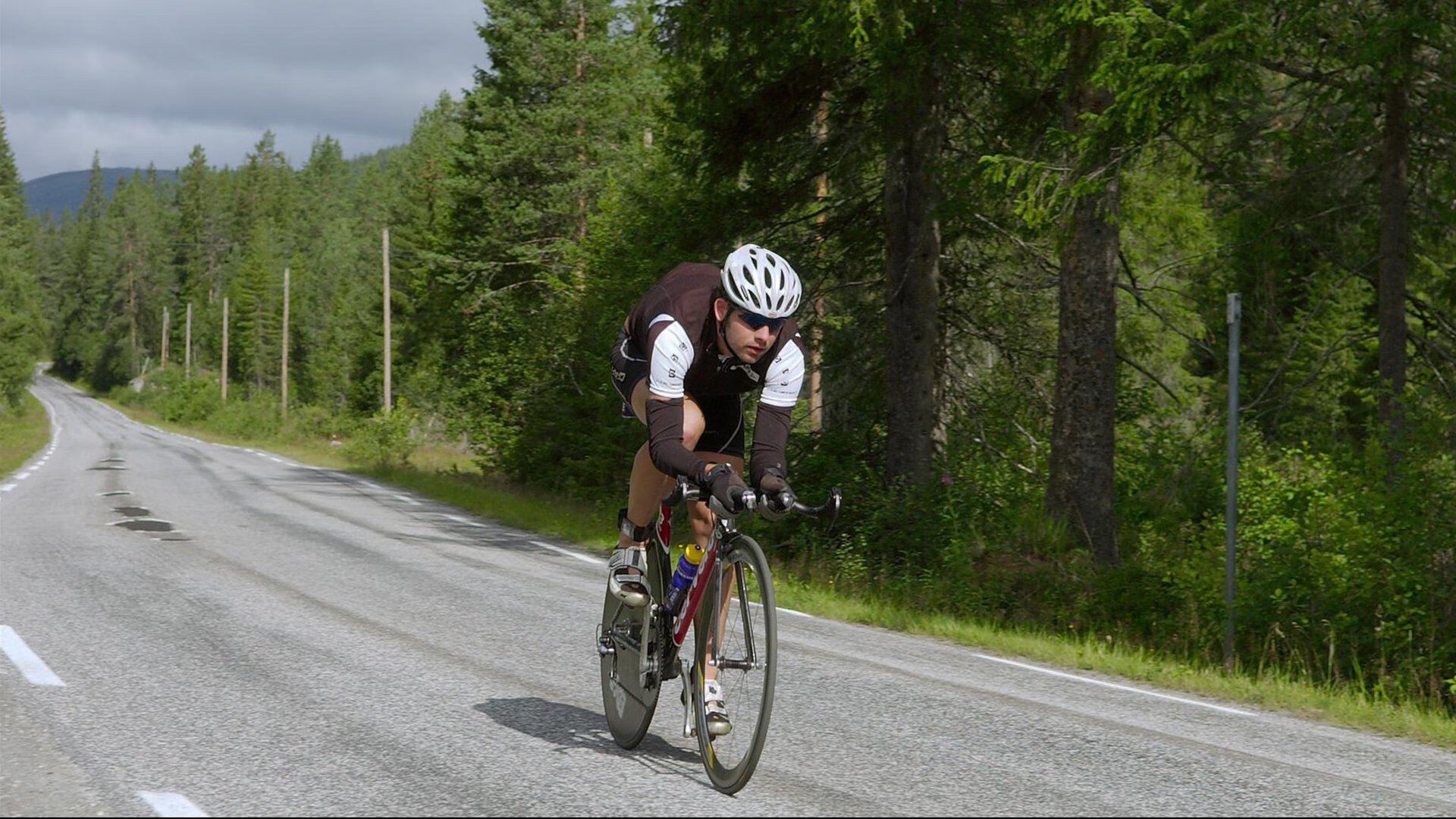 kaiyun.com-兰斯队员默契传球，助队保持胜势，兰斯rbq